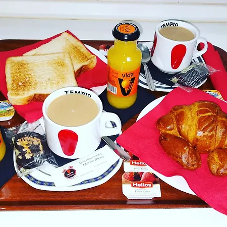 Hostal Dona Maria Valdemoro Buitenkant foto