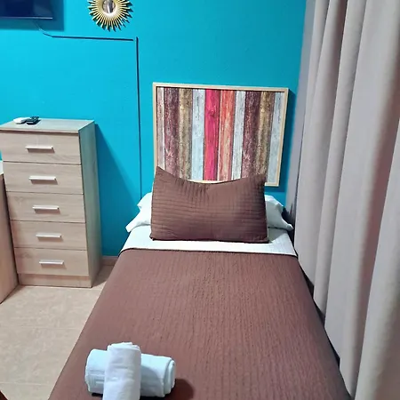 Hostal Dona Maria Valdemoro Buitenkant foto
