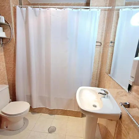 Hostal Dona Maria Valdemoro Buitenkant foto
