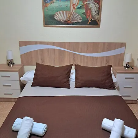 Hostal Dona Maria Valdemoro Buitenkant foto