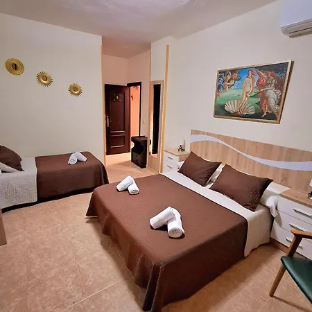 Hostal Dona Maria Valdemoro Buitenkant foto
