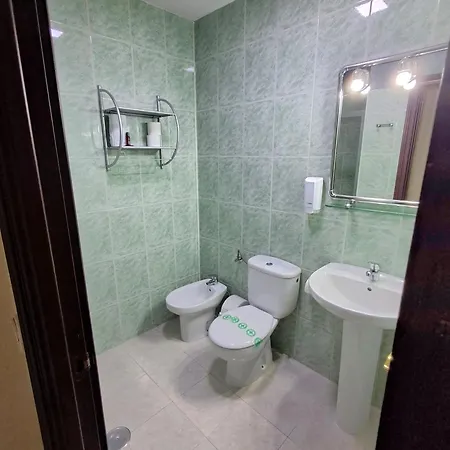 Hostal Dona Maria Valdemoro Buitenkant foto